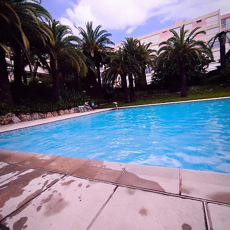 Home2Sea - Piscine, Jardin, Studio Cabine, 1 Canape Lit Convertible 2 Adultes, 1 Lit Superpose Triple 3 Enfants Ou Ados Vallauris