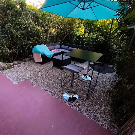 Home2Sea - Piscine, Jardin, Studio Cabine, 1 Canape Lit Convertible 2 Adultes, 1 Lit Superpose Triple 3 Enfants Ou Ados Vallauris